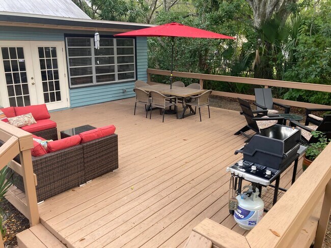 Building Photo - 2408 Hillview St