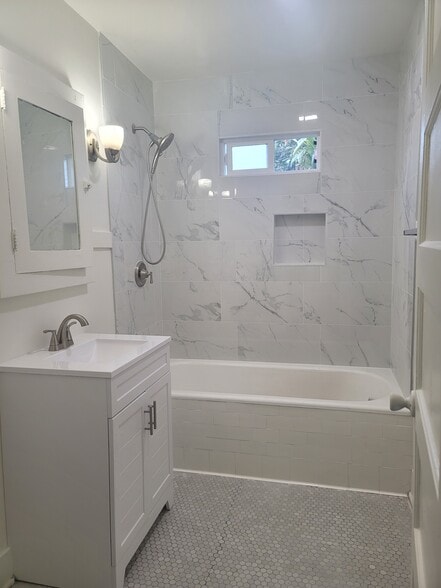 Bath Room - 4427 4th Ave