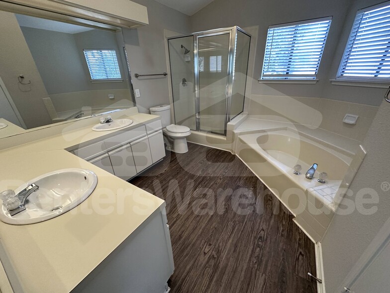 Building Photo - 11921 Sky W Dr