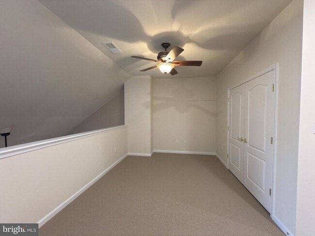 Building Photo - 44342 Oakmont Manor Square