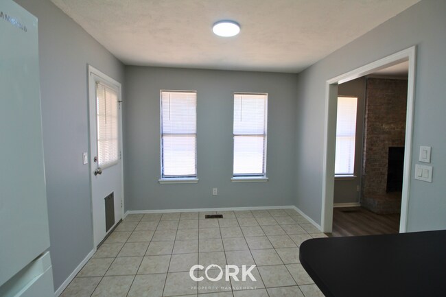 Building Photo - 708 Teal Pl