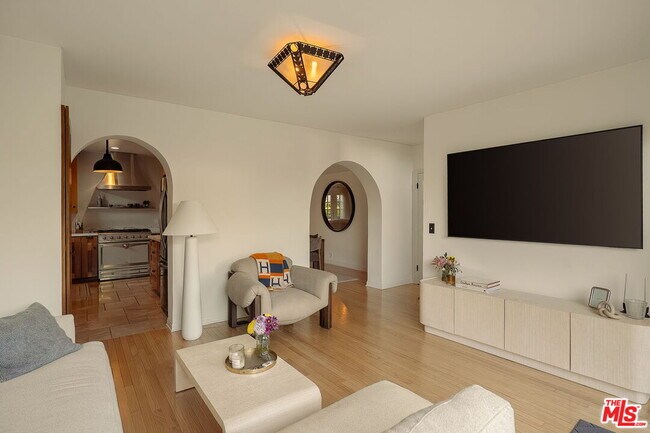 Building Photo - 2223 Cloverfield Blvd