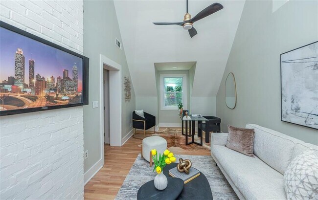 Building Photo - 2908 N Hills Dr NE