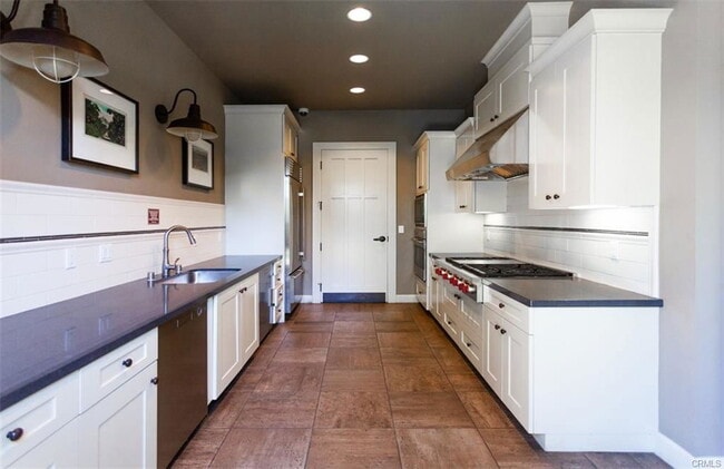 Building Photo - 54 Clifford