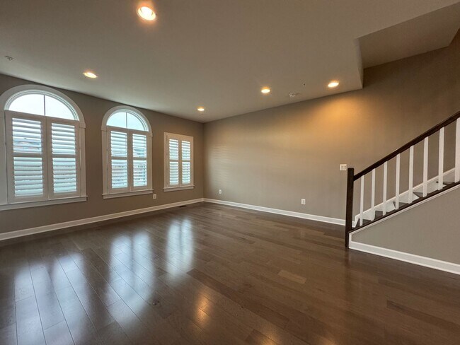 Building Photo - Stunning 4 Level 4 Bed 3/2 Bath Home With Balcony And Deck In Westmoore At Moorefield