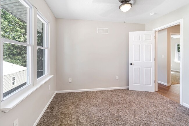 Building Photo - 181 SE State Rte 13