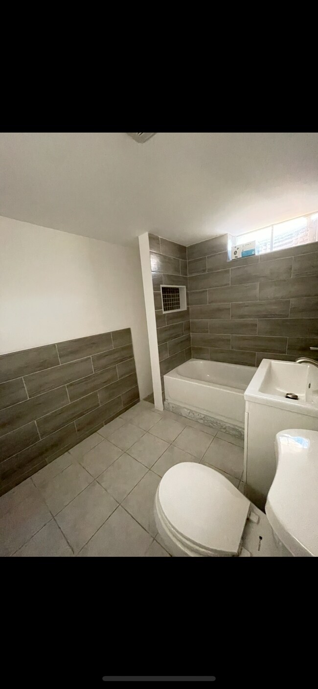 Building Photo - 4N200 Glen Ellyn Rd