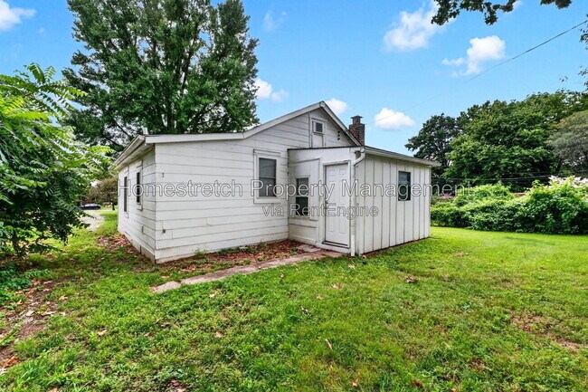 Building Photo - 6737 Fyler Ave