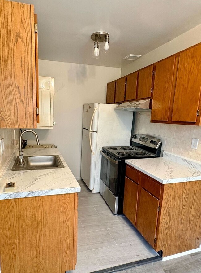 Building Photo - 2025 Move-In Special – $200 Off First Mont...