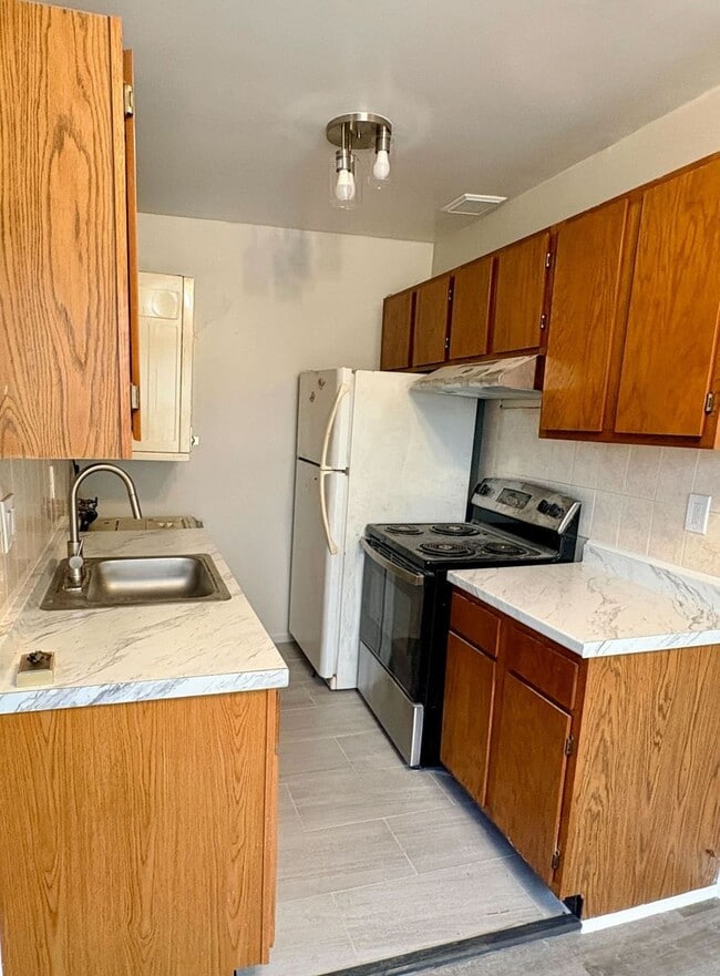 Building Photo - Modern 1-Bedroom Condo in Congress Heights...