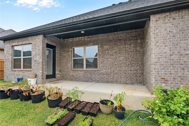 Building Photo - 7105 SW High Meadow Blvd