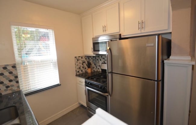 Building Photo - 244 Spring St