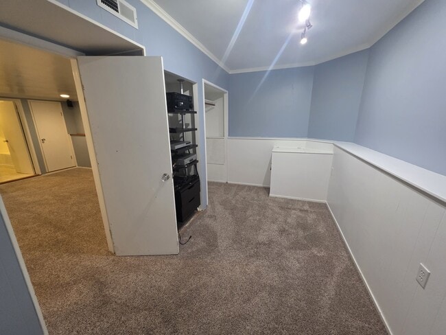 Building Photo - 175 Vasquez Ave