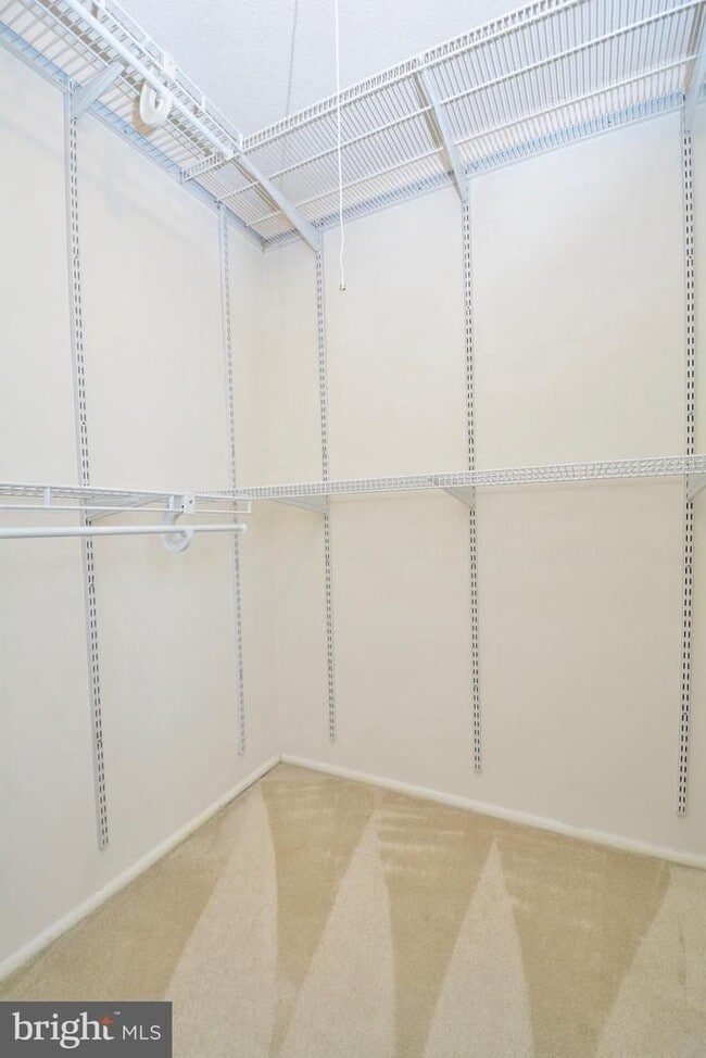 Building Photo - Bright 1BR 1B Condo | All Utilities Included | Arlington