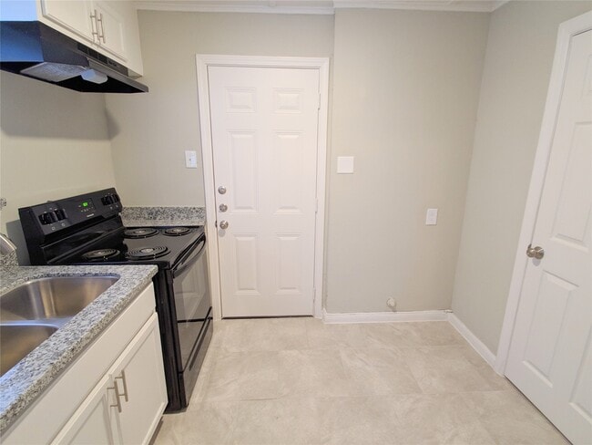 Building Photo - 505 13th St N