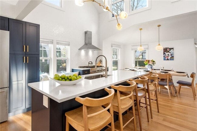 Building Photo - 14 Robinson St