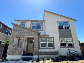 Building Photo - Beautiful 2 story home located in gated community of Wallis Ranch Dublin