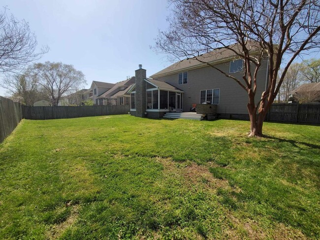 Building Photo - 576 Hunts Pointe Dr