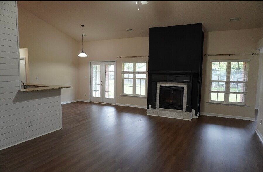 Building Photo - 7009 Lynnfield Dr SE