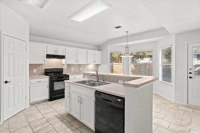 Building Photo - 15423 Quinley Dr