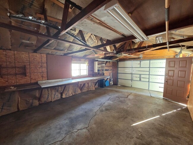 Building Photo - 3 Bedroom Cedar Falls House