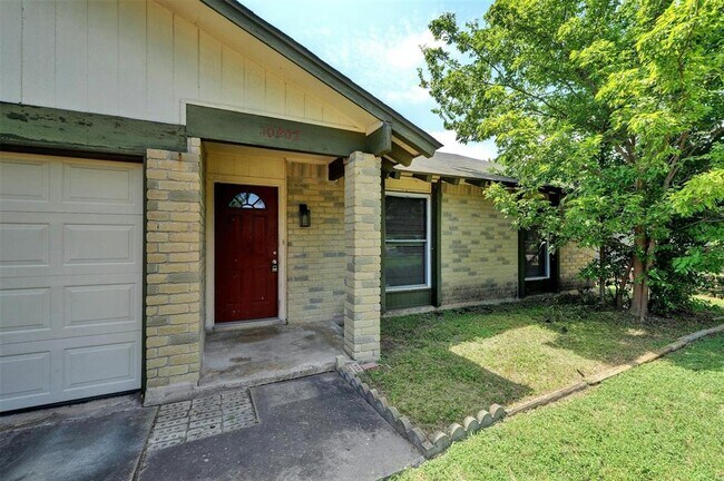 Building Photo - 10207 Rutland Village W