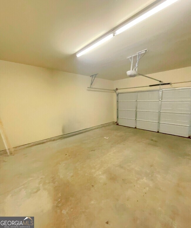 Building Photo - 149 High Point Way