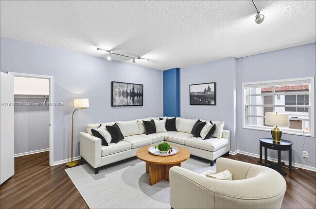 Primary Photo - 215 30th St