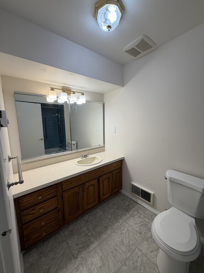 Building Photo - 84 Amberly Dr