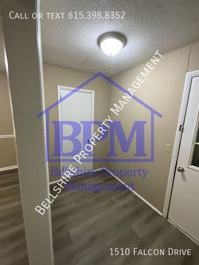 Building Photo - 1510 Falcon Dr