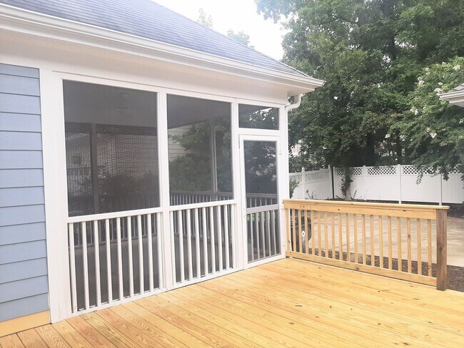Building Photo - Beautiful 4 Bedroom Home in Chapel Hill