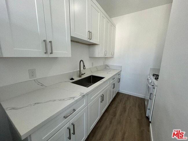 Building Photo - 2256 Cambridge St