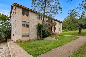 Building Photo - "Spacious 2-Bed, 2-Bath Oasis in the Heart...