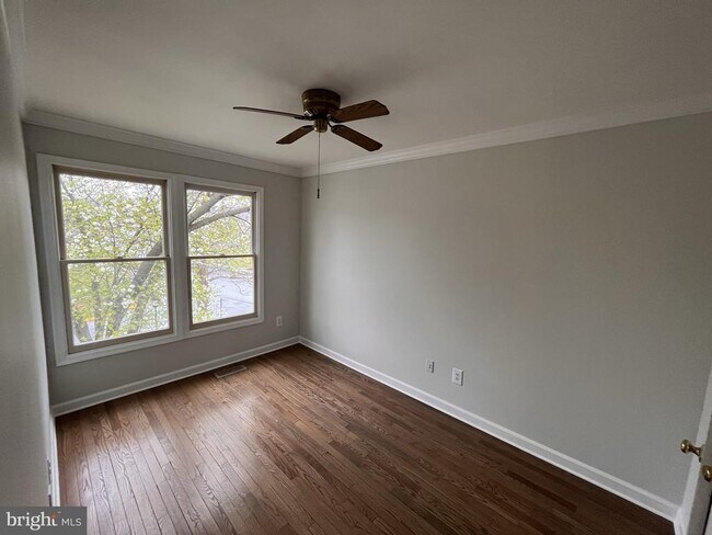 Building Photo - 3762 Farmland Dr