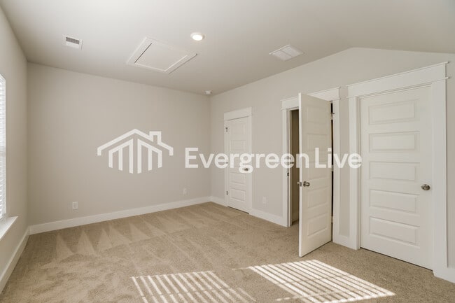 Building Photo - 128 Bloomsbury St