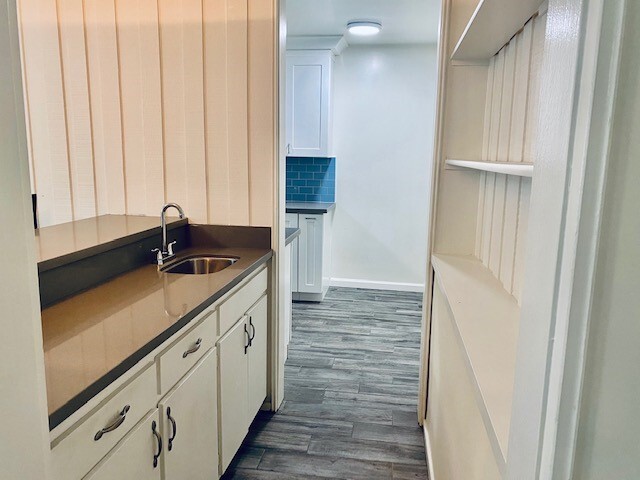 Wet Bar - 6515 Green Valley Cir