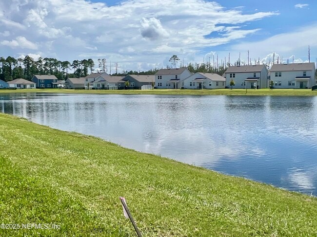 Building Photo - 14750 Cashew Ave