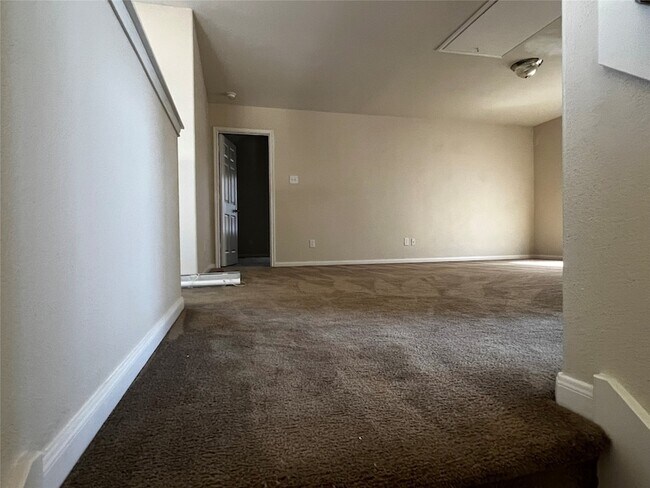 Building Photo - 10621 Sunflower Dr