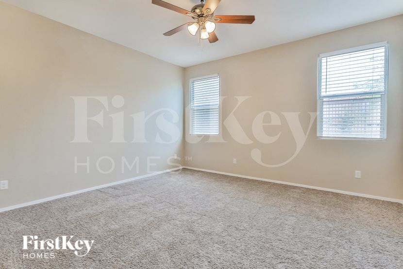 Building Photo - 11734 W Chase Ln