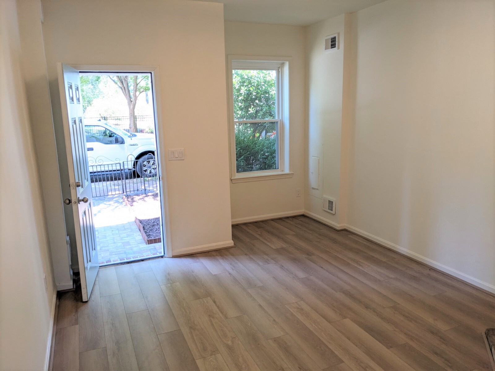Building Photo - 1229 K St SE