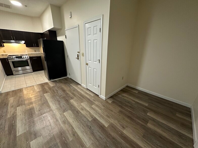 Building Photo - 76 Essex St