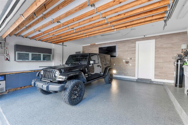 Building Photo - 3270 NE 15th St