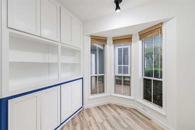 Building Photo - 415 Towne Park Trail