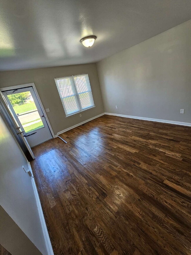 Building Photo - 3 Bedroom Ranch with Hardwood Floors, Eat-In Kitchen, Full Basement & All Appliances!