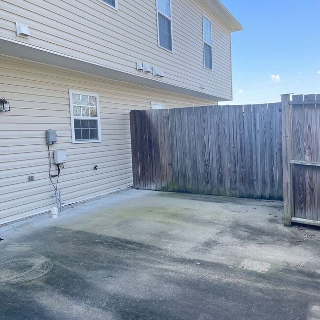 Building Photo - 2136 Flagstone Ct