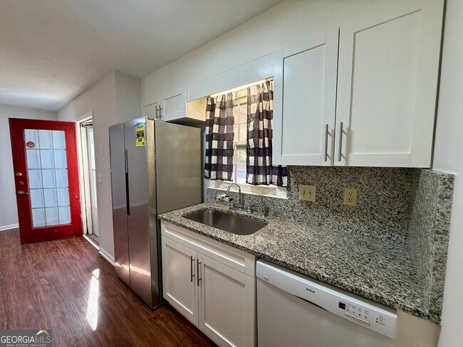 Building Photo - 151 Old Ferry Way