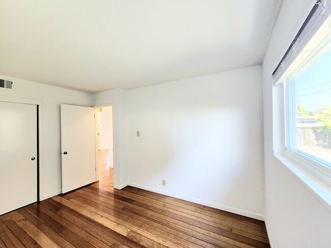 Building Photo - 3 bedroom home in San Mateo