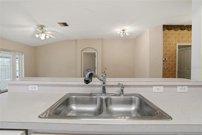 Building Photo - 29417 Crossland Dr