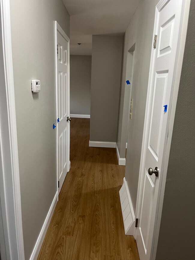 Building Photo - 858 Heatherstone Dr