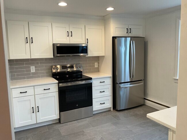 Building Photo - 26 Summer St